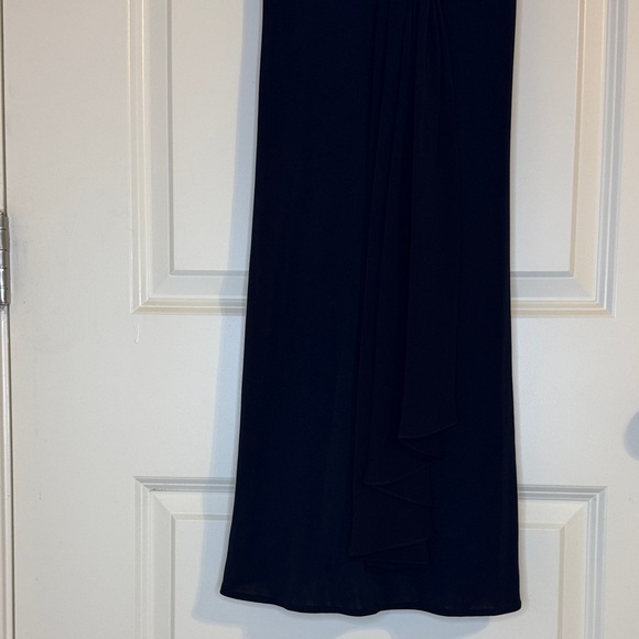 Elegant Black Dress with Sheer Overlay - Picture 4 of 7